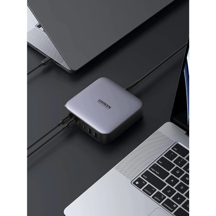 Ugreen 2x USB-A in 4x USB-C 200W GaN II hitri polnilec - box Ugreen 2x USB-A in 4x USB-C 200W GaN II hitri polnilec - box