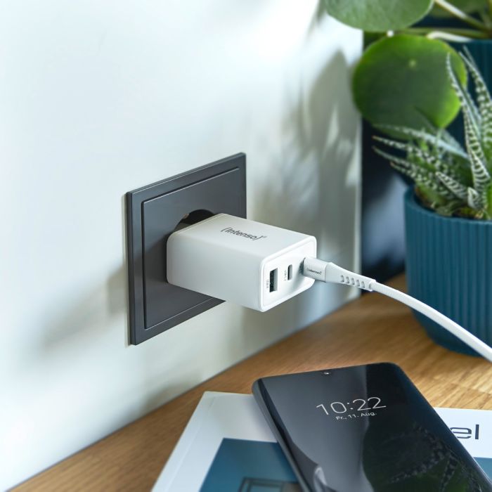 Intenso 65W GaN napajalnik s priključkom 2xUSB-C in 1xUSB-A W65ACC Intenso 65W GaN napajalnik s priključkom 2xUSB-C in 1xUSB-A W65ACC