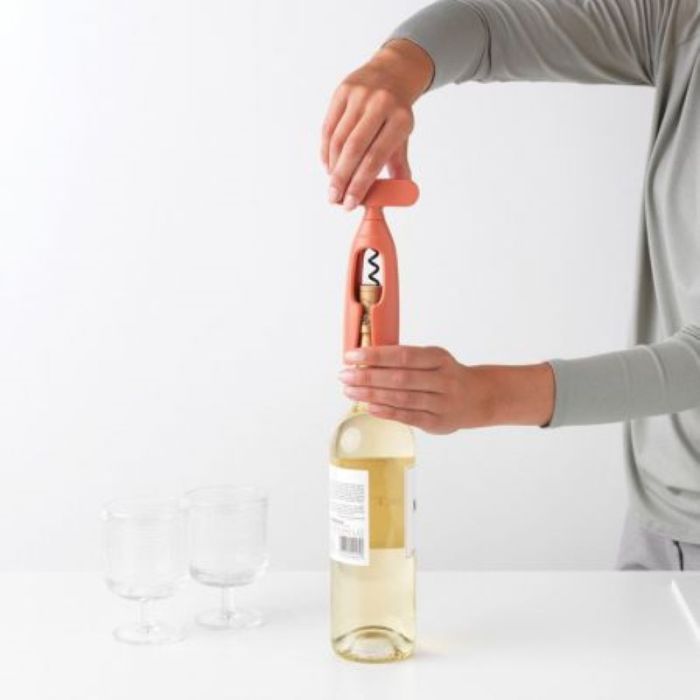Brabantia spiralni odpirač steklenic rdeč Brabantia spiralni odpirač steklenic rdeč