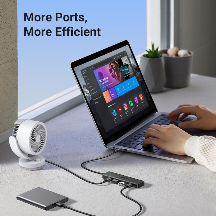 Ugreen USB 3.0 Hub s 4x USB-A priključki Ugreen USB 3.0 Hub s 4x USB-A priključki