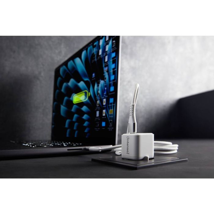 Intenso 30W GaN napajalnik s priključkom USB-C W30C + USB-C kabel 60W 1.5M Intenso 30W GaN napajalnik s priključkom USB-C W30C + USB-C kabel 60W 1.5M