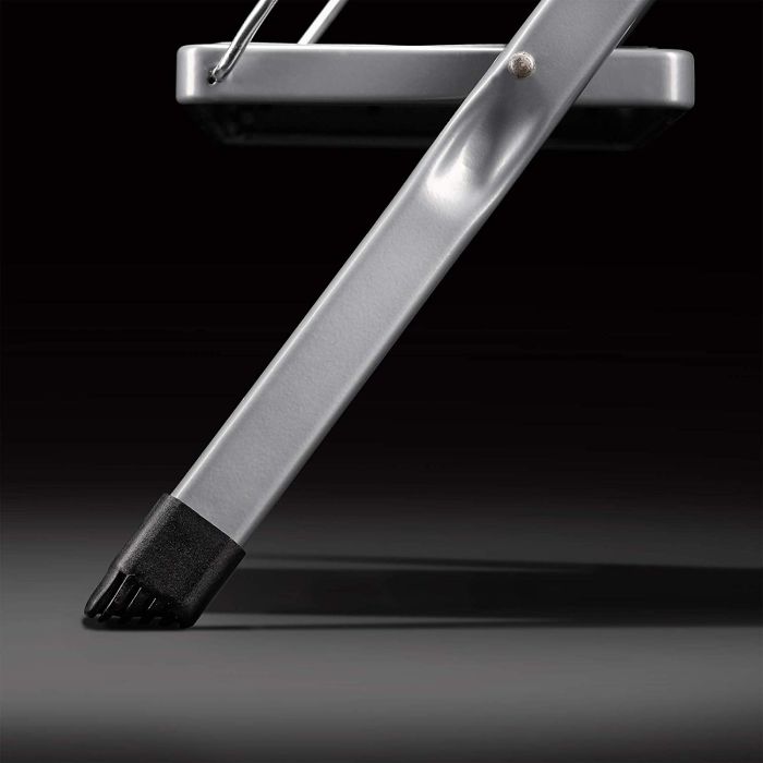 VonHaus zložljiva 2-polična jeklena lestev VONHAUS VonHaus zložljiva 2-polična jeklena lestev