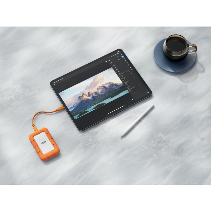 LaCie 1TB Rugged SSD4 USB-C robusten zunanji SSD disk LaCie LaCie 1TB Rugged SSD4 USB-C robusten zunanji SSD disk