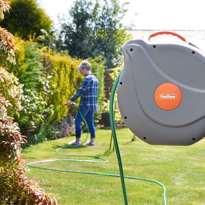 VonHaus stenski nosilec za cev 20m auto Roll-Up