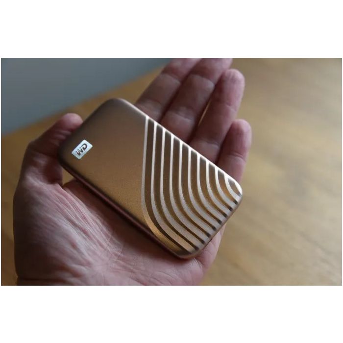 WD 1TB My Passport SSD Gold NVMe USB 3.2 zunanji SSD disk WD 1TB My Passport SSD Gold NVMe USB 3.2 zunanji SSD disk
