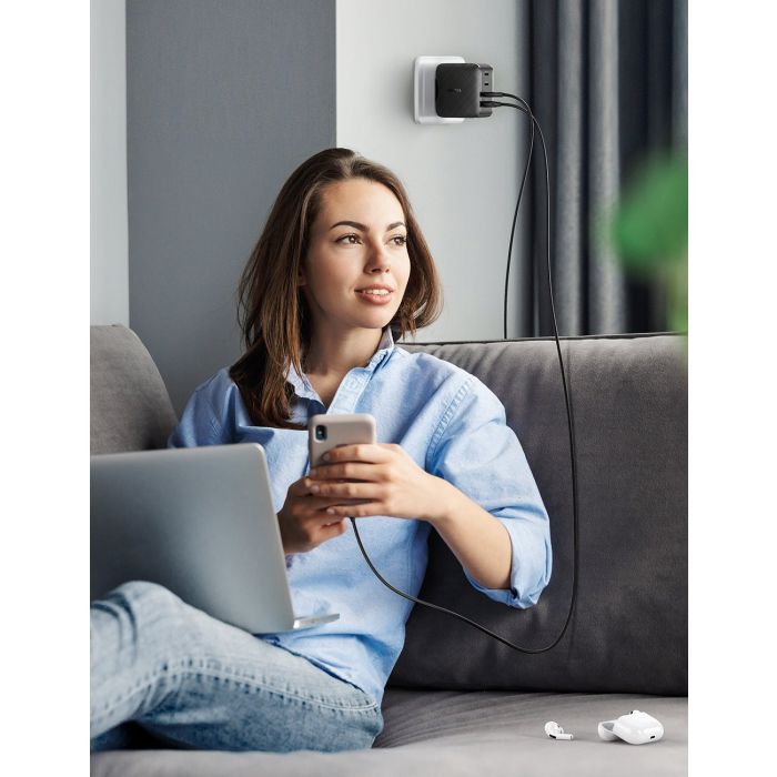 Ugreen USB-A in 3xUSB-C 65W GaN hitri polnilec Ugreen USB-A in 3xUSB-C 65W GaN hitri polnilec