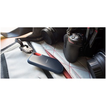 Prenosni disk SSD 2TB USB 3.2 Sandisk Extreme Portable V2 1050/1000MB/s - (SDSSDE61-2T00-G25) Prenosni disk SSD 2TB USB 3.2 Sandisk Extreme Portable V2 1050/1000MB/s - (SDSSDE61-2T00-G25)